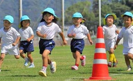 幼儿体能测试双脚连续跳的锻炼
